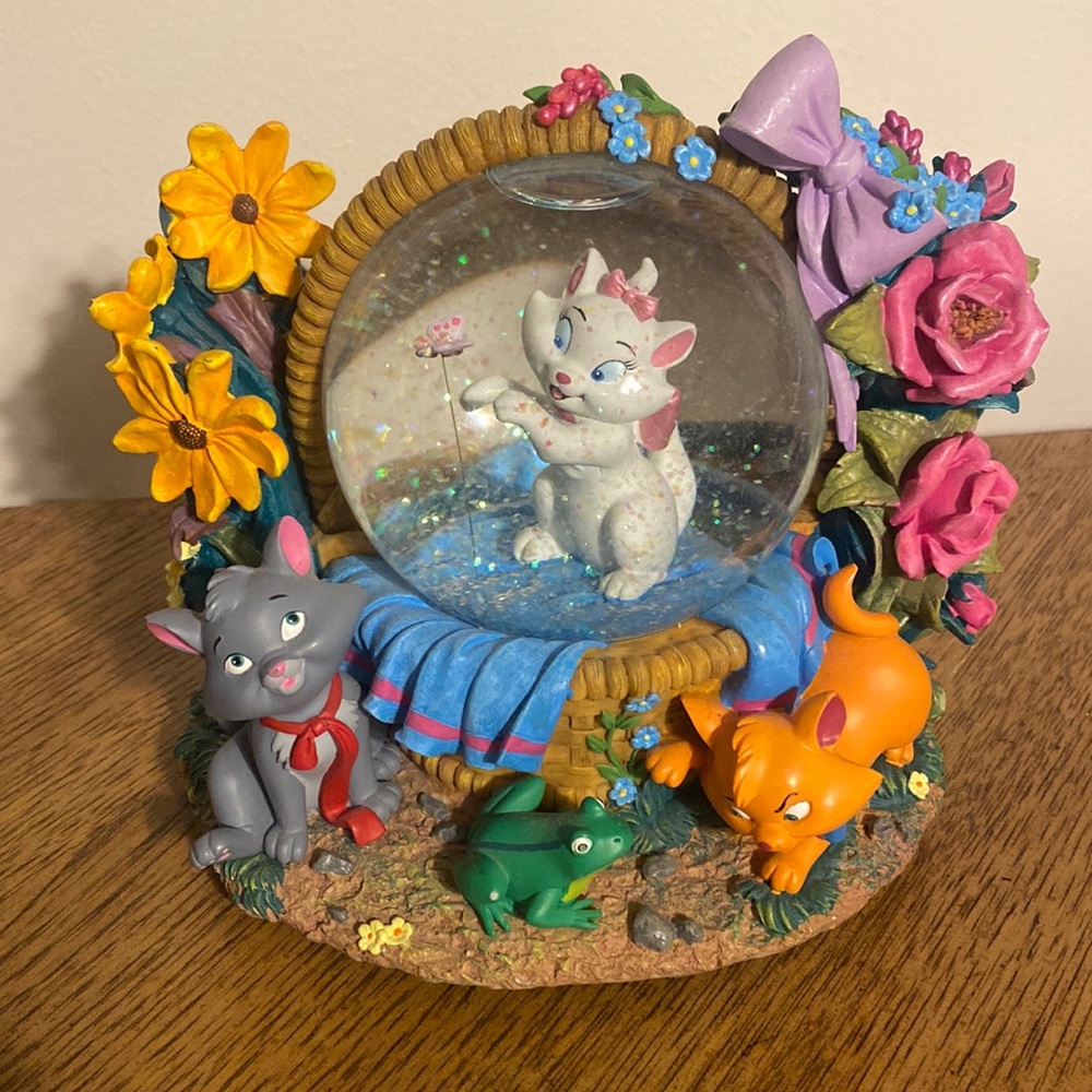Disney Aristocats RARE Musical Snow Globe